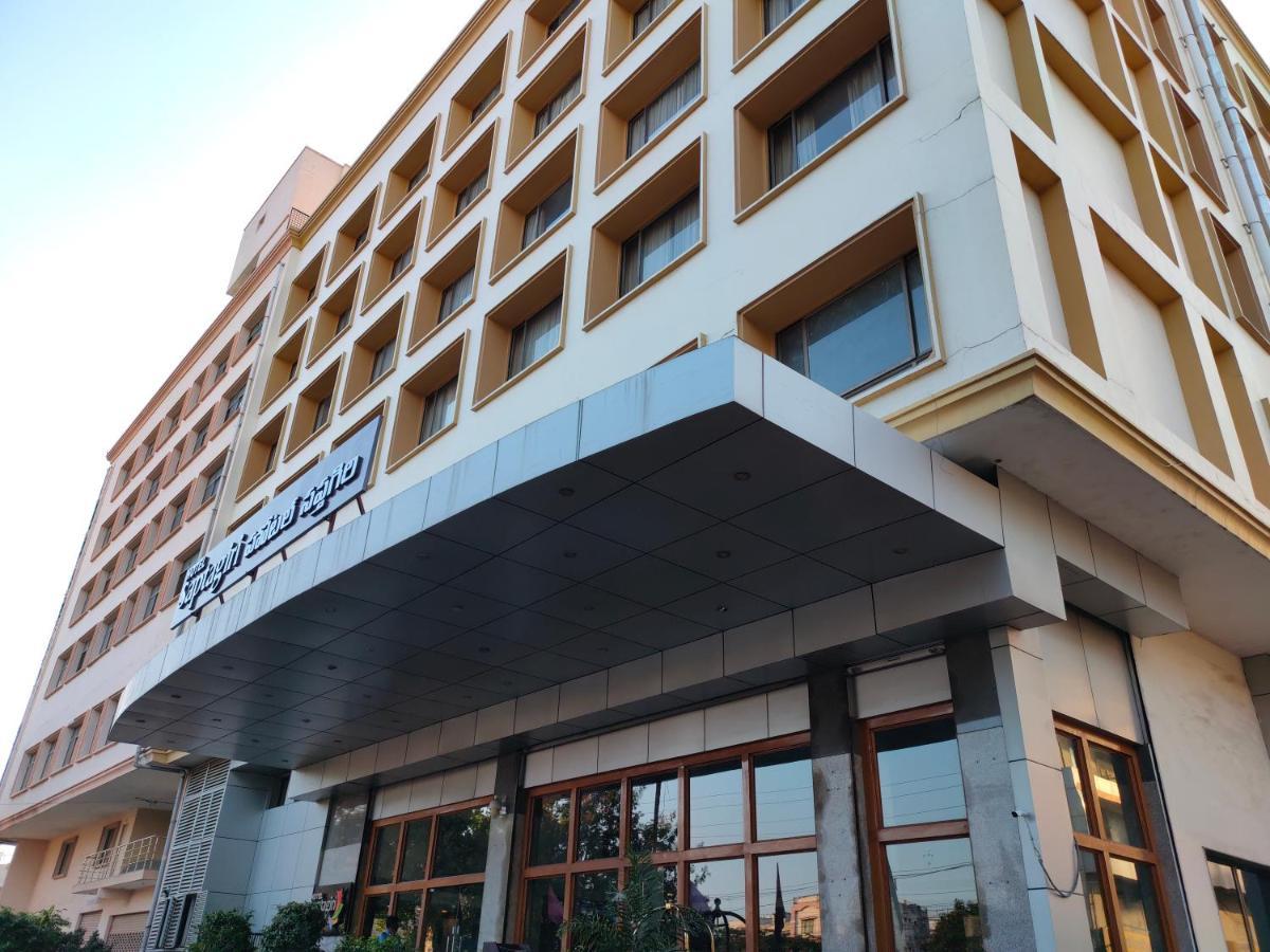 Hotel Saptagiri Haïdarabad Extérieur photo