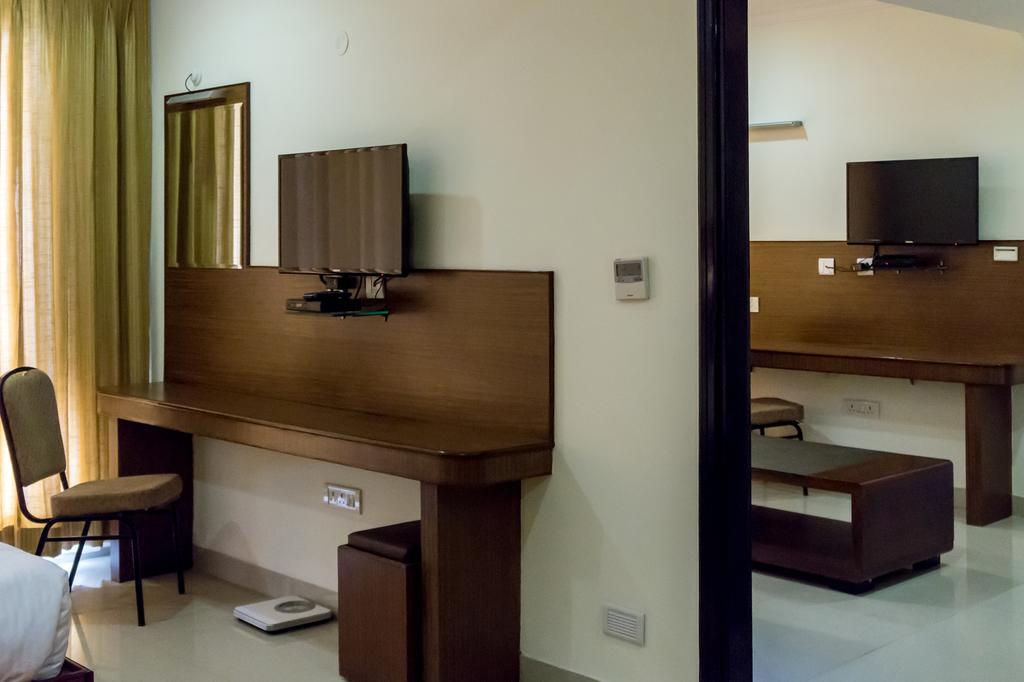 Hotel Saptagiri Haïdarabad Extérieur photo